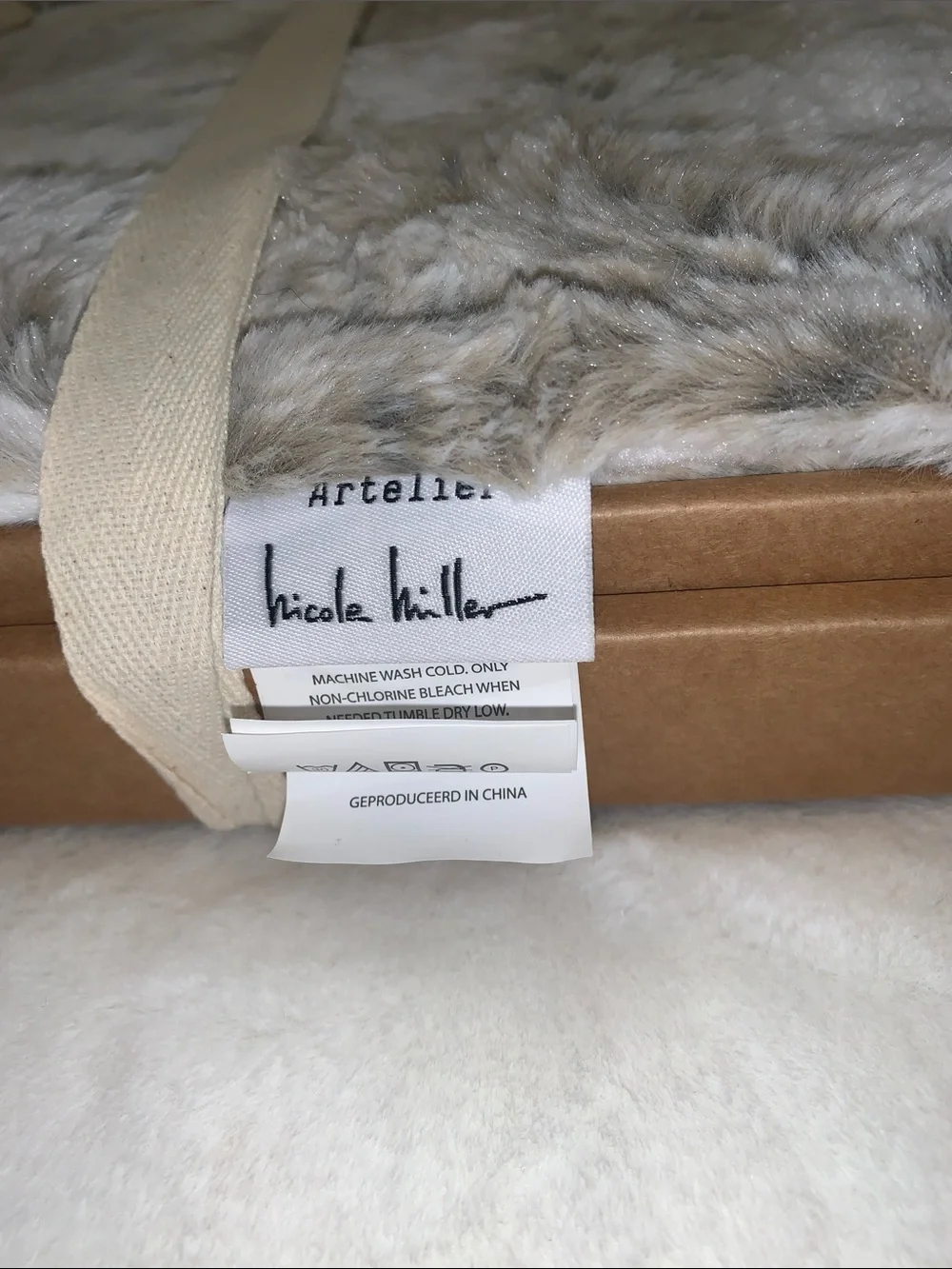 🍁 Artelier Nicole Miller Faux Fur Decorative Throw Blanket NIB